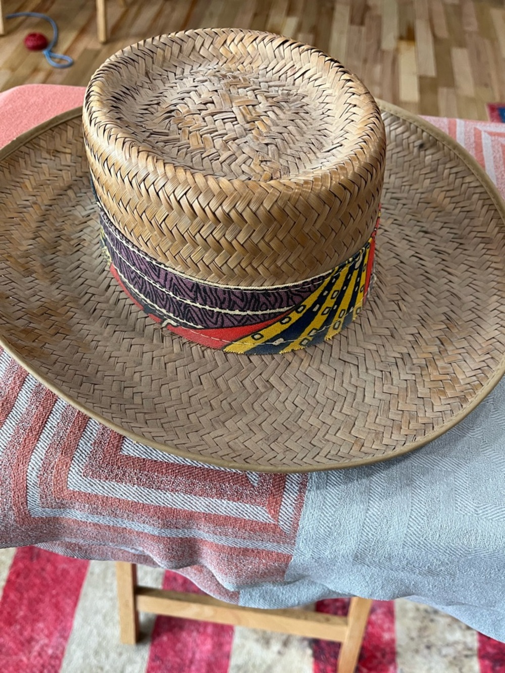 Vintage-Style Straw Sun Hat with Colorful Band